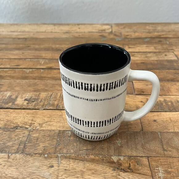 Hearth & Hand Magnolia Joanna Gaines Other - Hearth & Hand with Magnolia Stoneware Coffee Mug Cup 14oz White Black